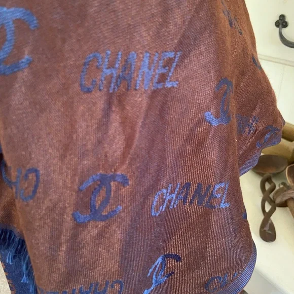 Chanel - Picture 5 of 5